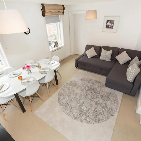 Picton 2Br Apartment - Prime Location & Comfort